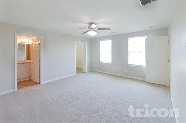 Photo - 120 Castlebrook Dr