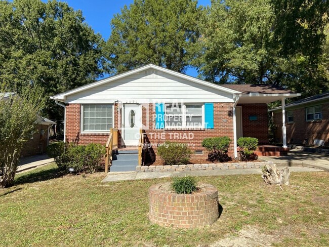 Attractive 3 BR / 1 BA Home with Fenced Ba... - Attractive 3 BR / 1 BA Home with Fenced Ba...