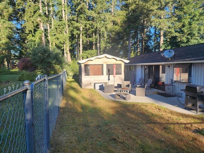 Photo - 3 BEDROOM HOME SOUTH SIDE OF SHELTON!