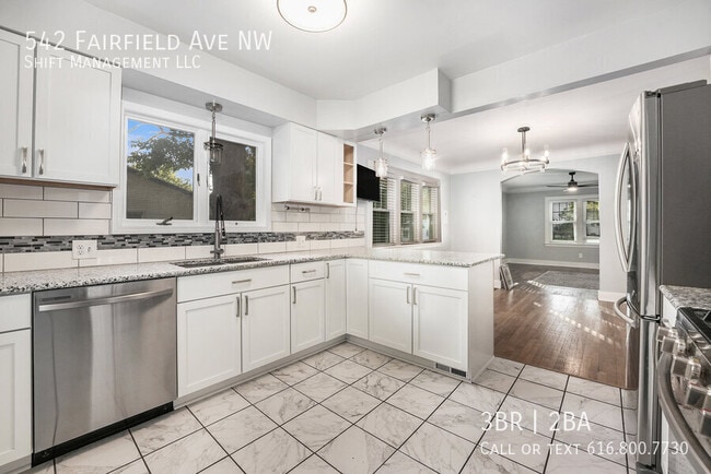Photo - 542 Fairfield Ave NW