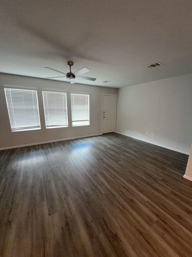 Building Photo - 505 Hines Ave Unit B