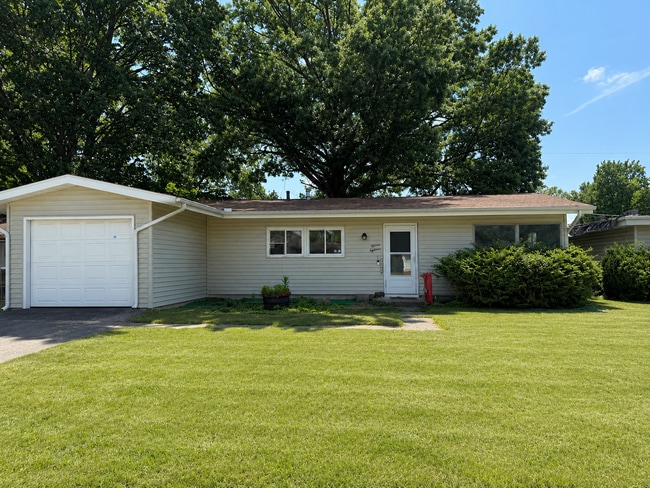 Building Photo - 1118 Ebeling Dr