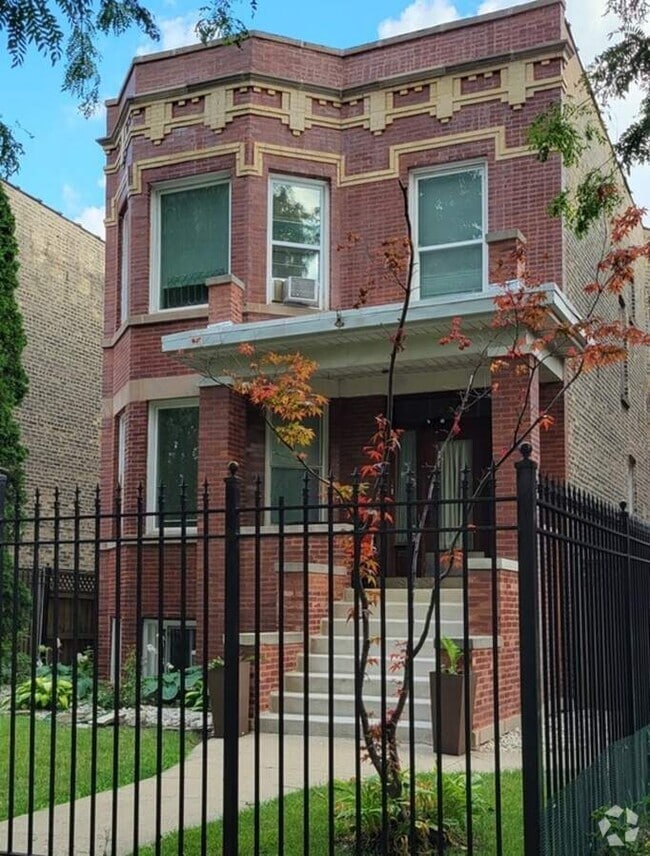 Building Photo - 4445 W Altgeld St Rental