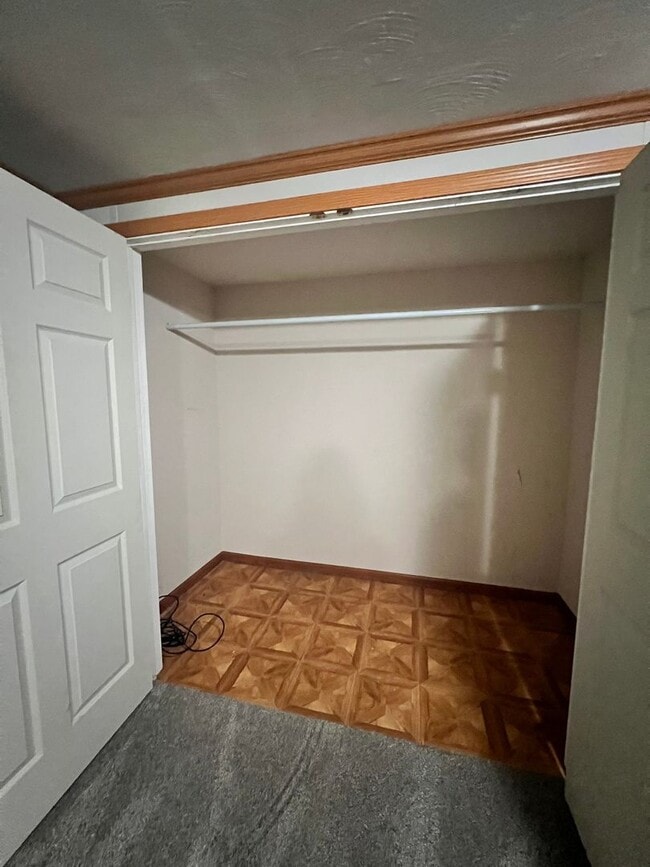 Photo - Basement apartment