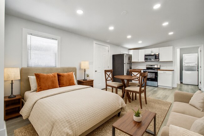 Photo - 816 E Estates Blvd Unidad B