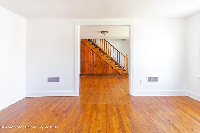 8 Myer Ln