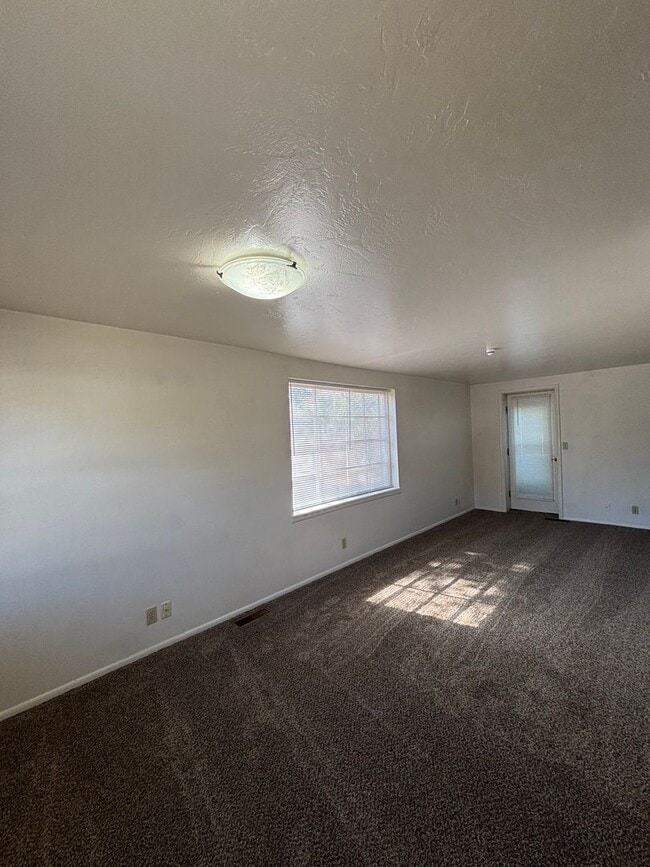 3907 Jason Ave