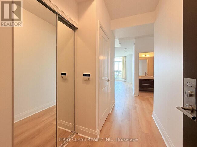 Photo - 15 Zorra St Unit 606