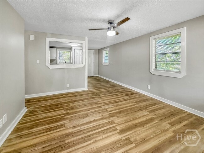 Photo - 815 E Waldburg St