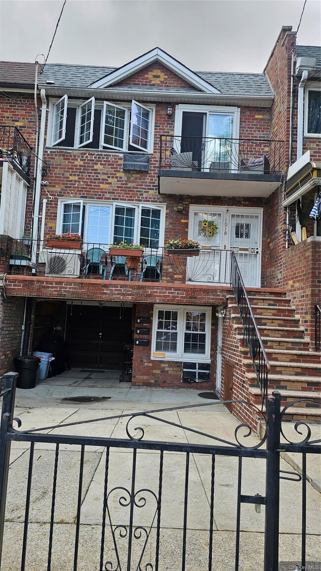 Building Photo - 1018 E 85th St Unit 1