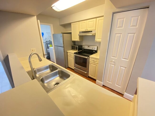 Photo - 2-Bed, 2-Bath Condo Near Celebration – Mov... Unidad 303