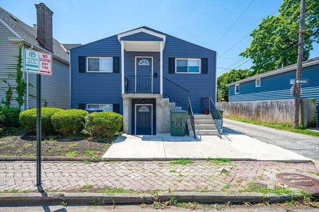 Building Photo - 509-511 Elsmere Street Unit 509 Rental