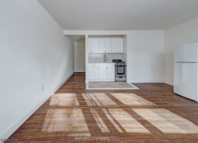 Building Photo - 22 Cottage St Unit 2D