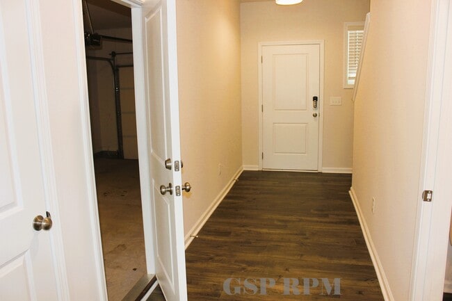 Photo - 17 Apricot Ln