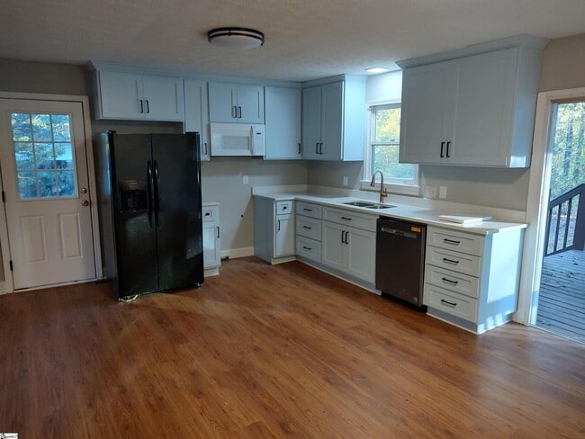 Photo - 111 Middleton Ln