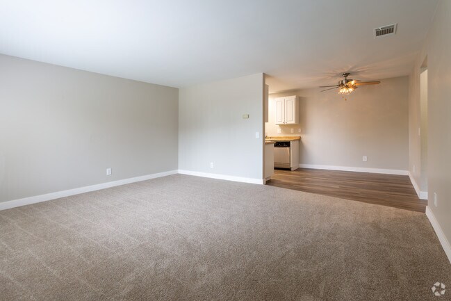 1BR, 1BA - 725 SF