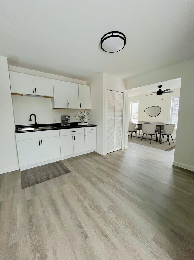 Photo - 608 E Bridge St Unidad Upper