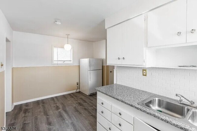 Photo - 26 Schooleys Mountain Rd Unidad 2nd Floor