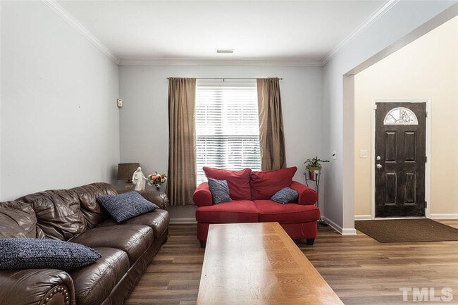 Room in House on Autumn Leaf Ln