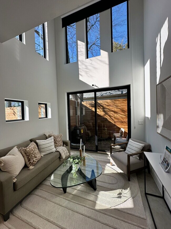 Photo - 2702 N Carroll Ave Unidad SLP 103