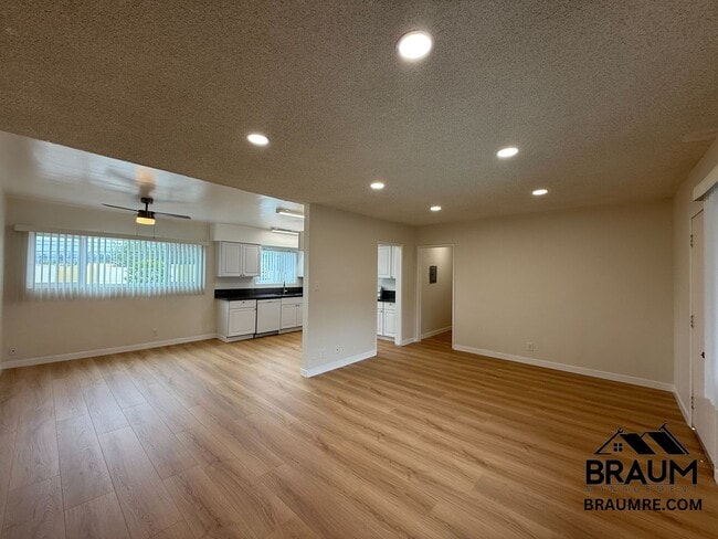 Photo - 13129 Oxnard St Apartment Unit 5
