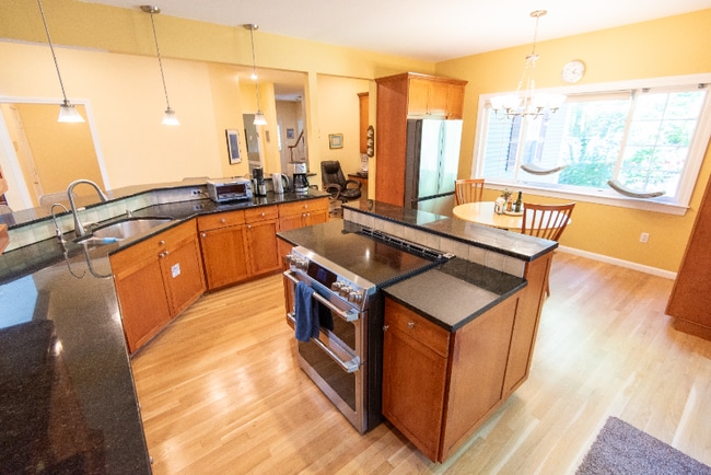 Photo - 48 Woodward St