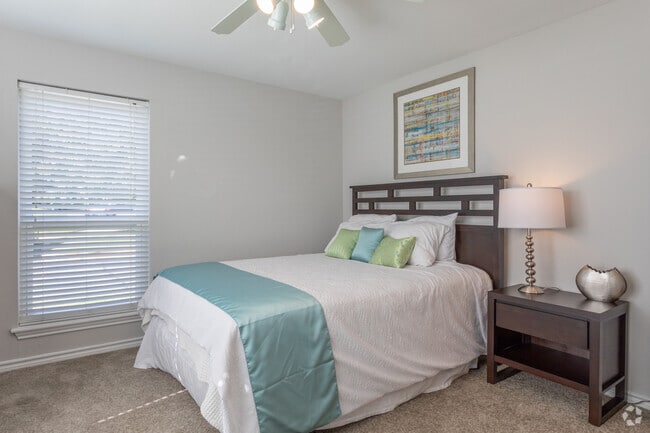 2BR, 2BA - 1,149 SF