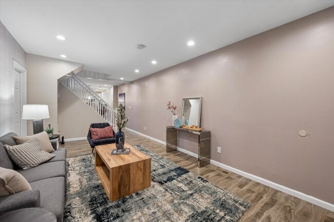 Photo - 743 S 52nd St