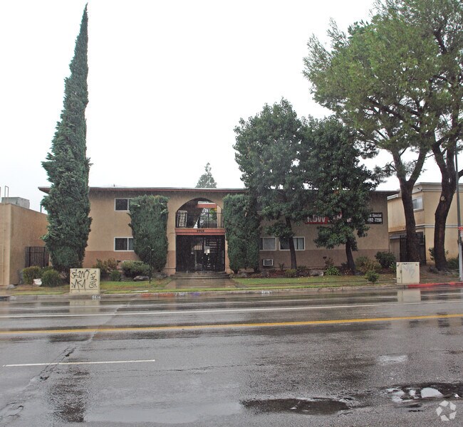 Photo - 9919 De Soto Ave