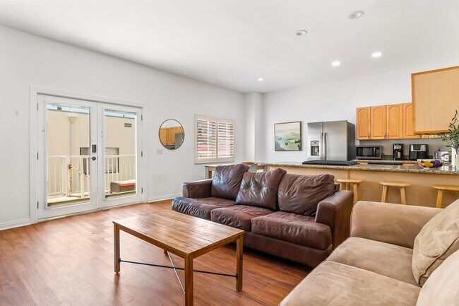 Photo - 739 Queenstown Ct