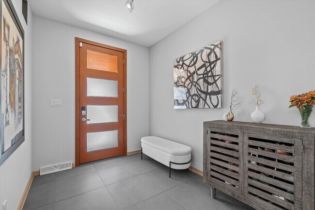 Photo - 122 W Devon St