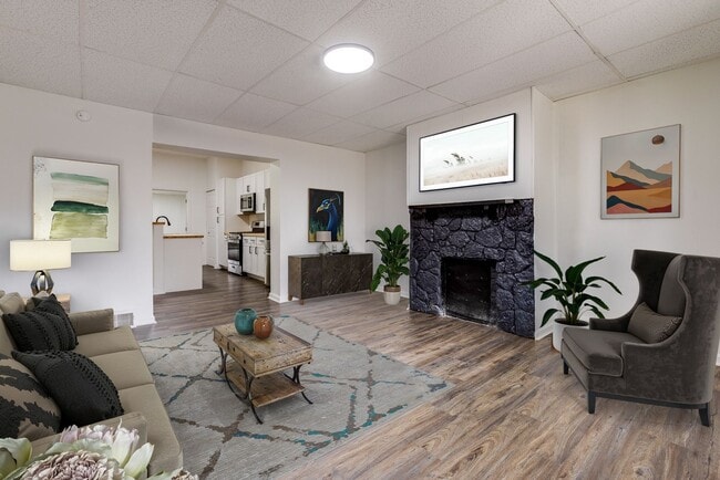 Fully Renovated 3BR/2BA Gem in the Heart o... - Fully Renovated 3BR/2BA Gem in the Heart o... House