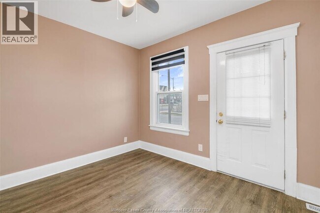 Photo - 1292 Chilver Rd