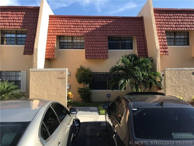 Photo - 64 Canterbury Ln