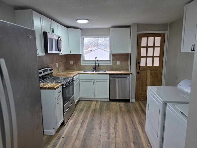 Photo - 214 Lobban St