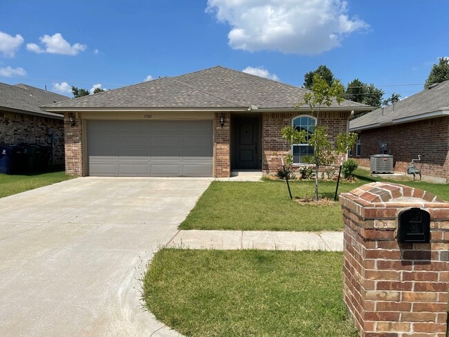 Building Photo - Mustang Schools! 3 bed 2 bath in Yukon! Built in 2020, Beautiful finishes and fenced backyard.