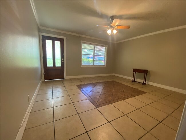 Photo - 802 Mable St