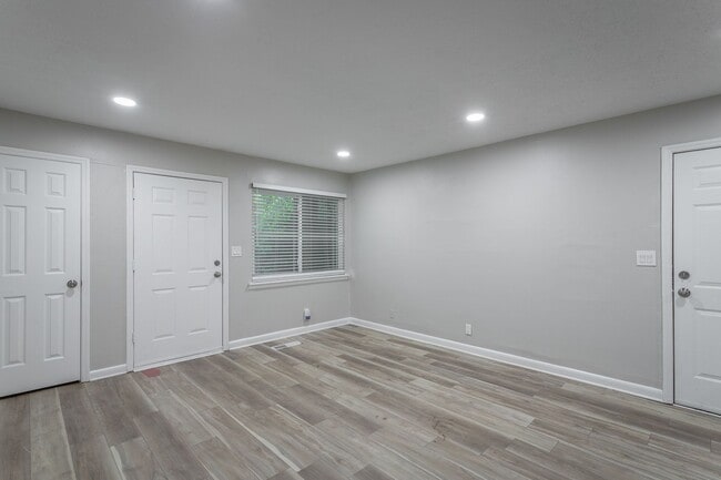 Photo - 392-394 Booth Rd Unidad 392