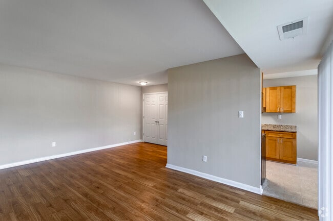 2 BR, 1.5 BA - 942 SF