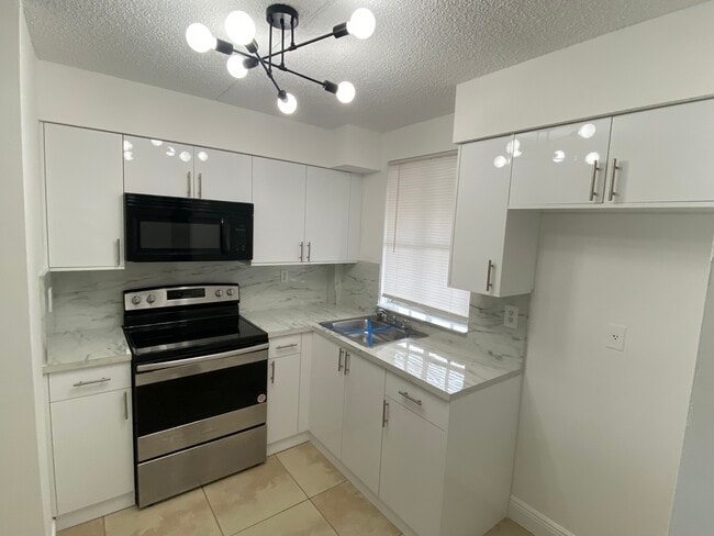Building Photo - 6045 Northwest 186th Street Unit Apt 310