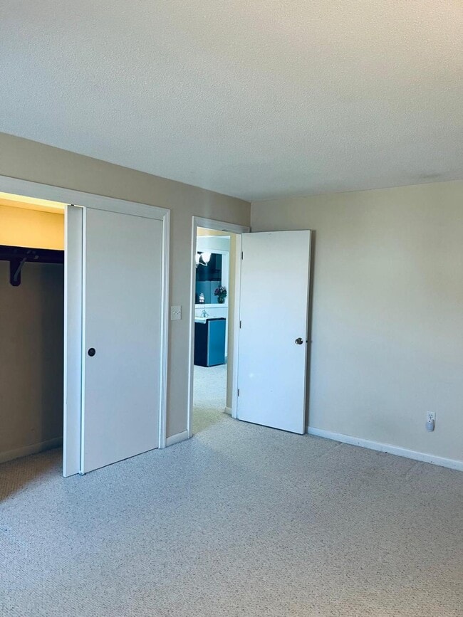 Photo - 9 Hallmark Gdns Unit 9  hallmark   9