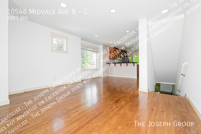 Photo - 10546 Midvale Ave N