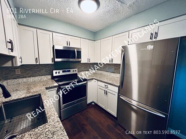 Photo - 601 Riverhill Cir