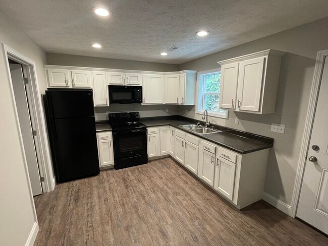 Photo - 1015 W 5th St