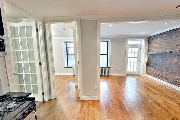 Photo - 325 E 5th St Apartamento Unidad A1
