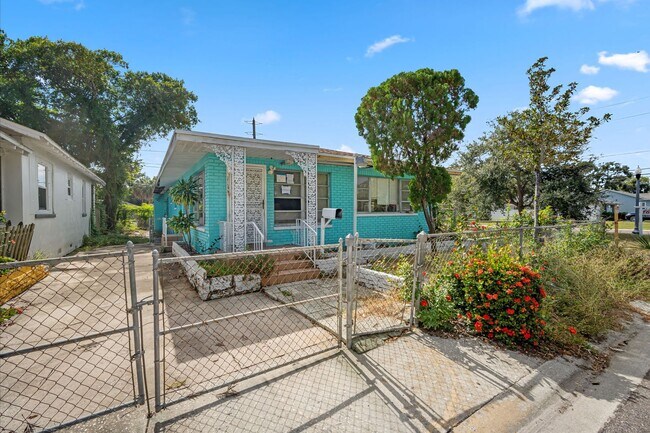 Photo - Urban Oasis: Spacious 5 Bed, 2 Bath Home i...