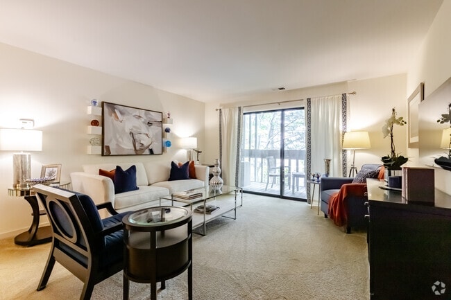 2BR, 2BA - Living