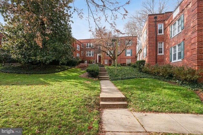 Building Photo - 1758 N Rhodes St Unit 6-339 Rental