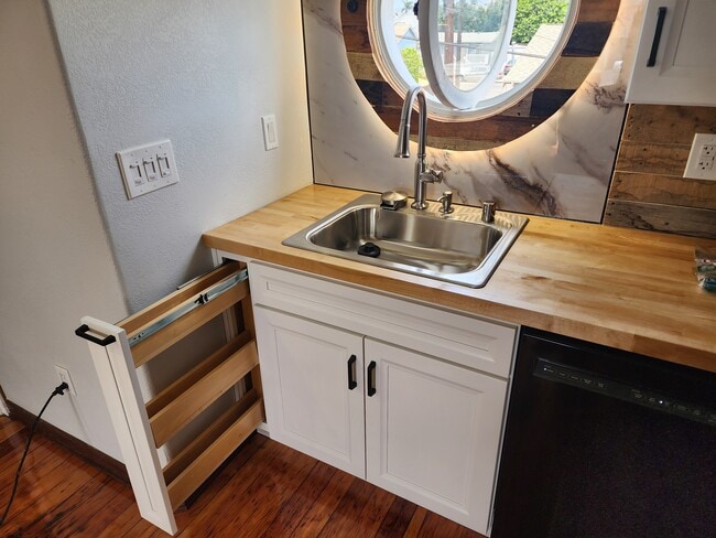 Photo - 3684 43rd St