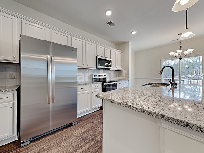 Photo - 623 W Lionel Rd